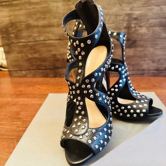 BNIB Authentic  Alexander McQueen Studded Sandals - Picture 1 of 5